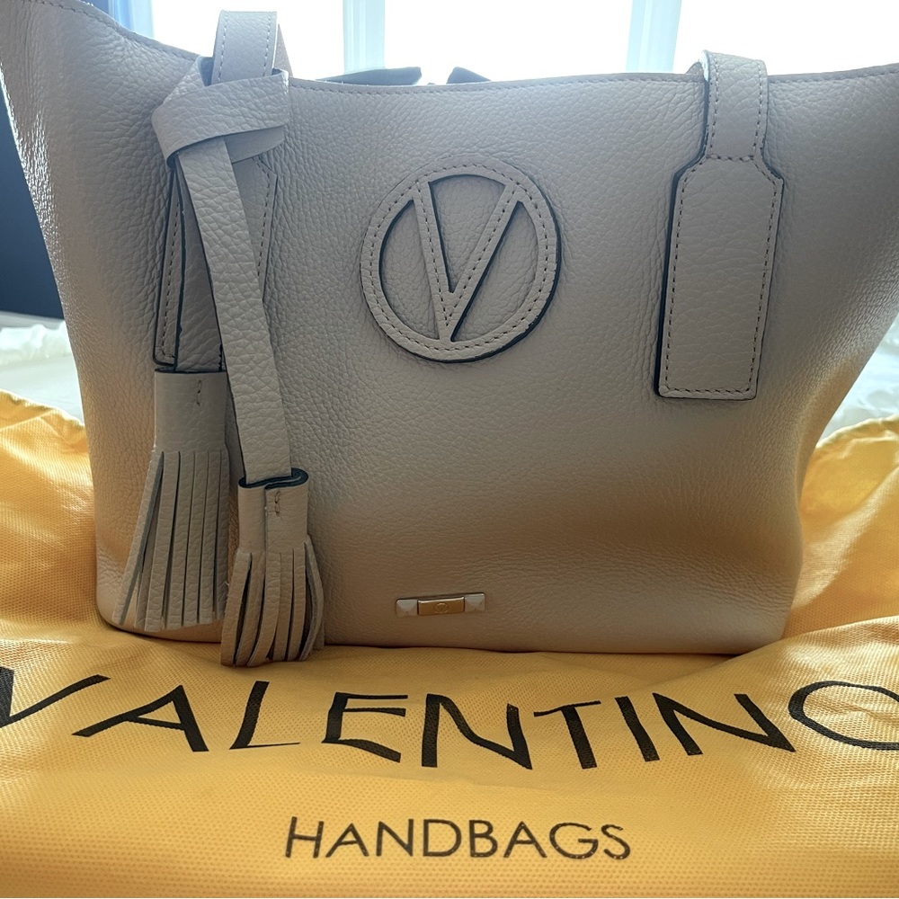 VALENTINO BAG (LIGHT PINK IN COLOR) in perfect condition with original cloth bag
